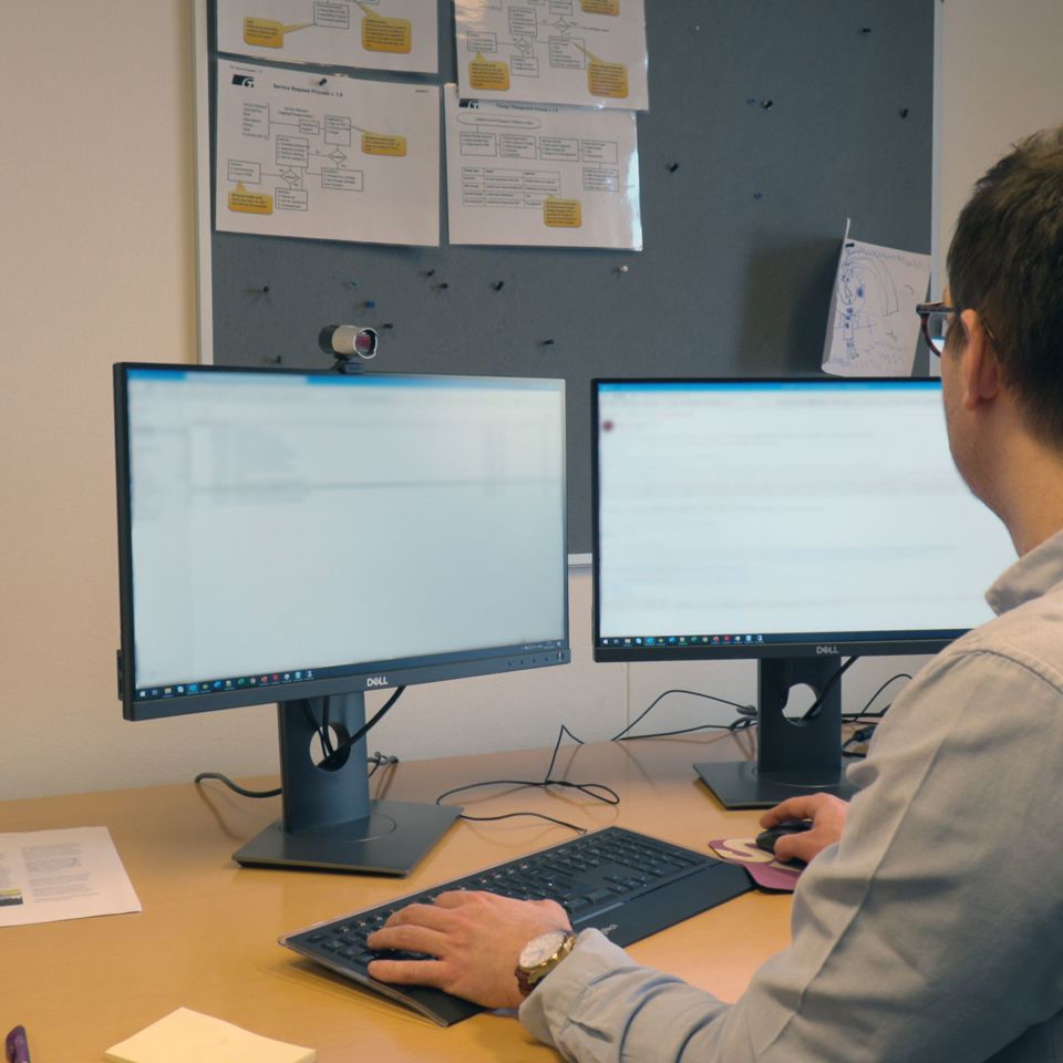Terma employee looking at computer screens.