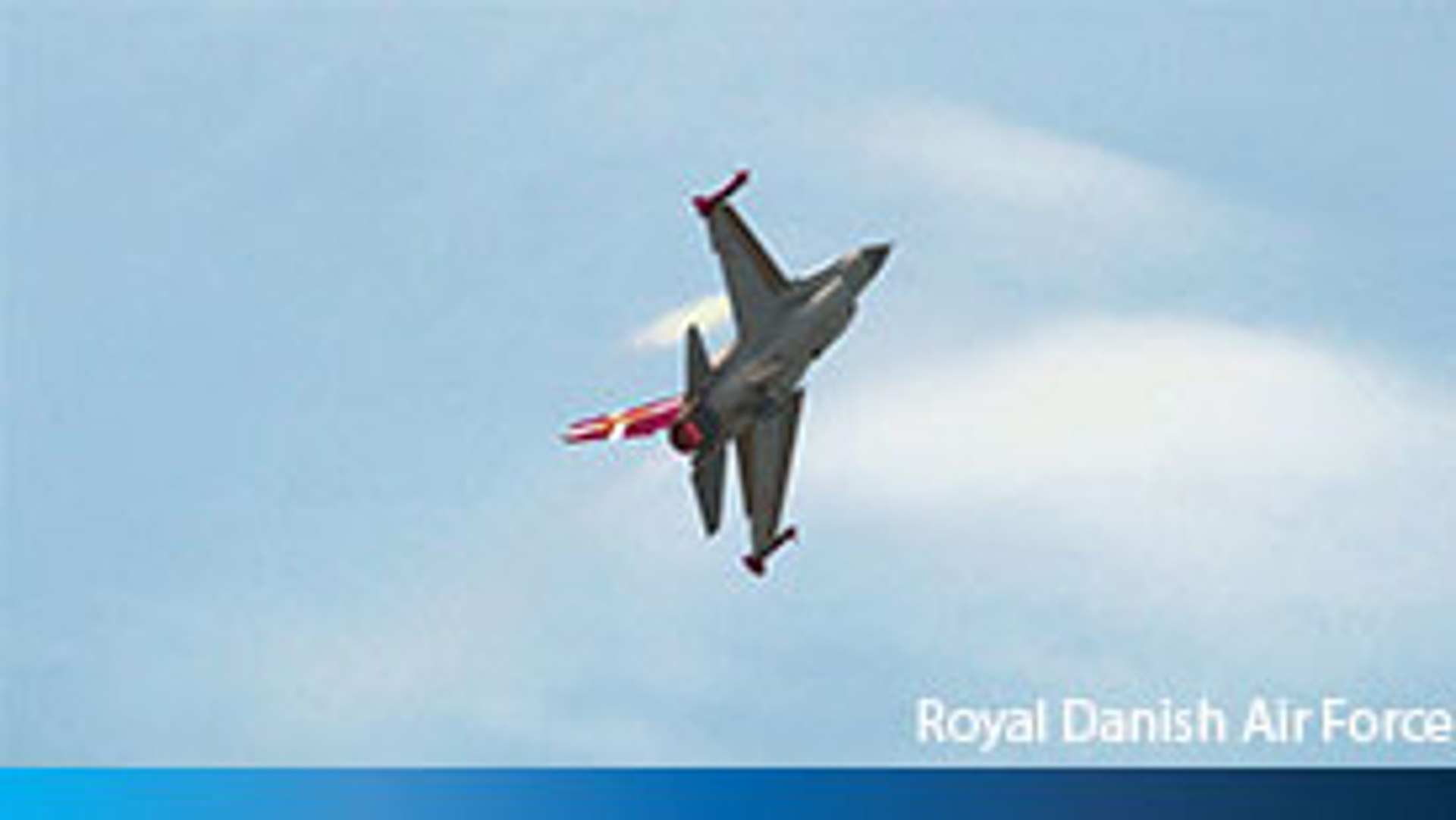 F 16 M Flare Airshow 275X155