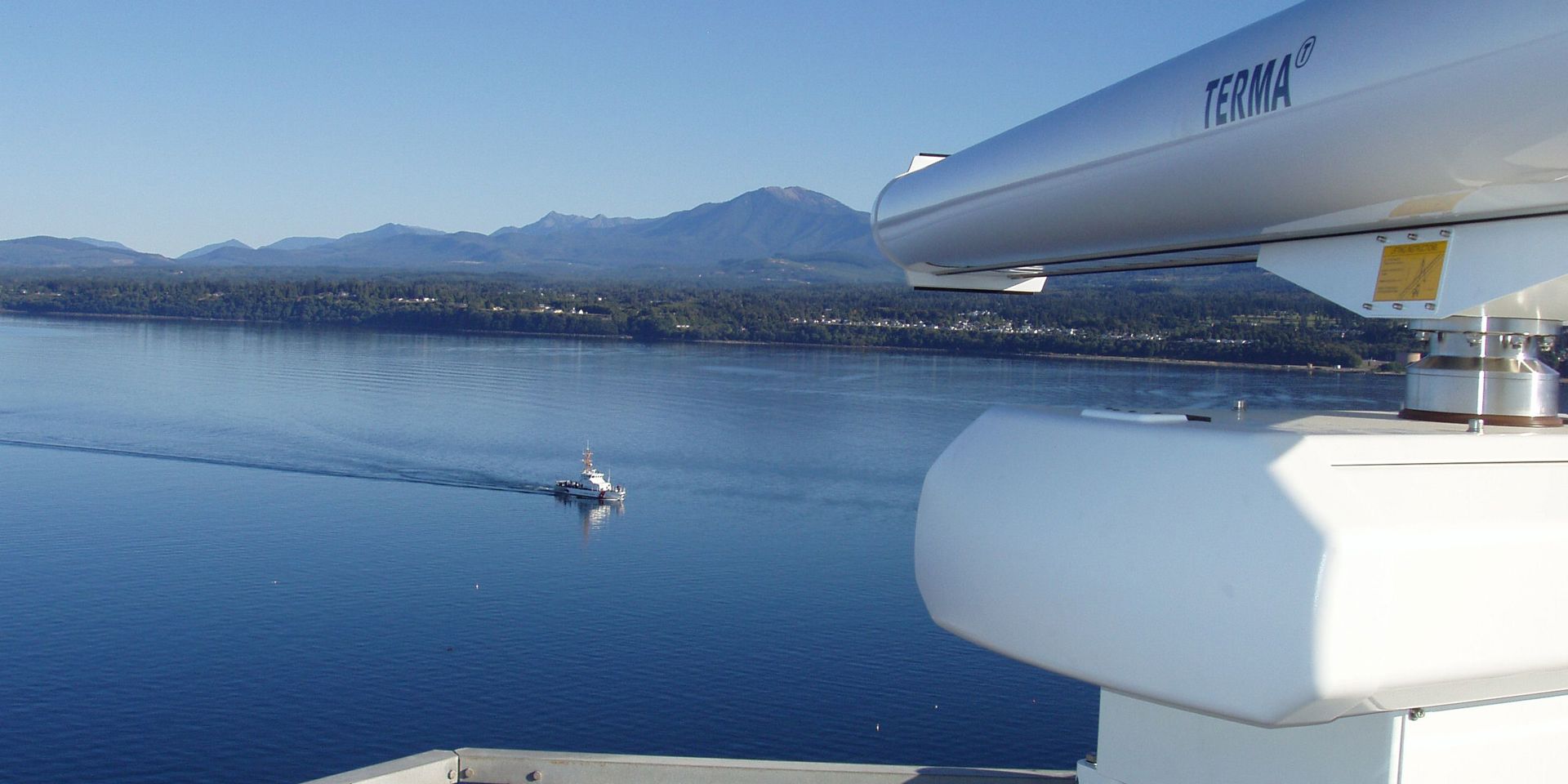 Terma SCANTER radar by coastline.