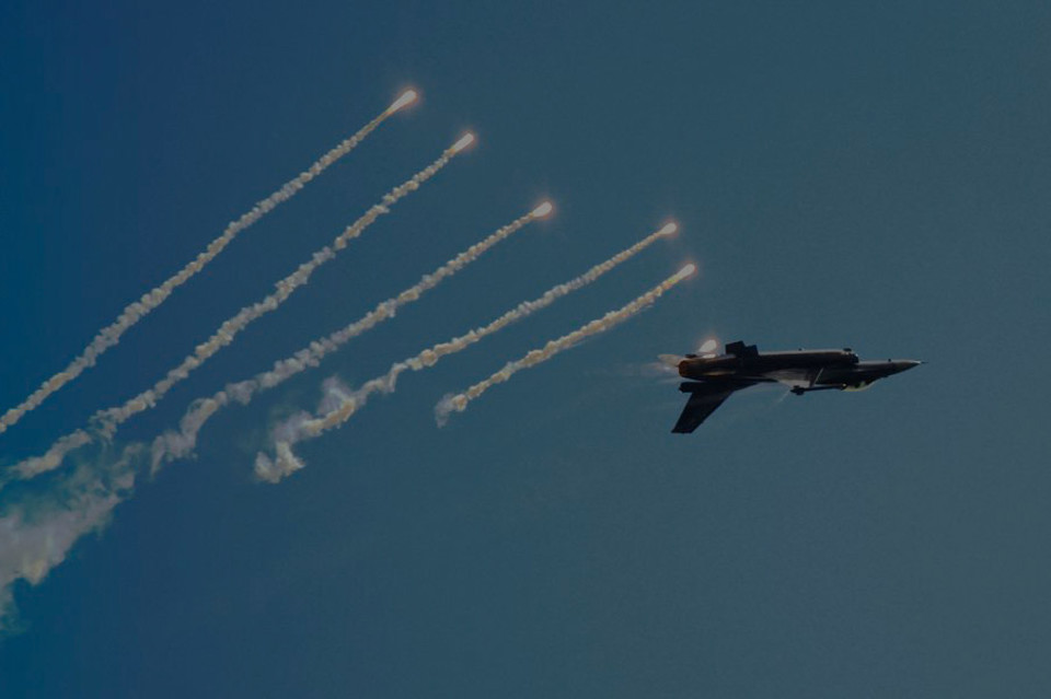 Aircraft ejecting flares overlay.