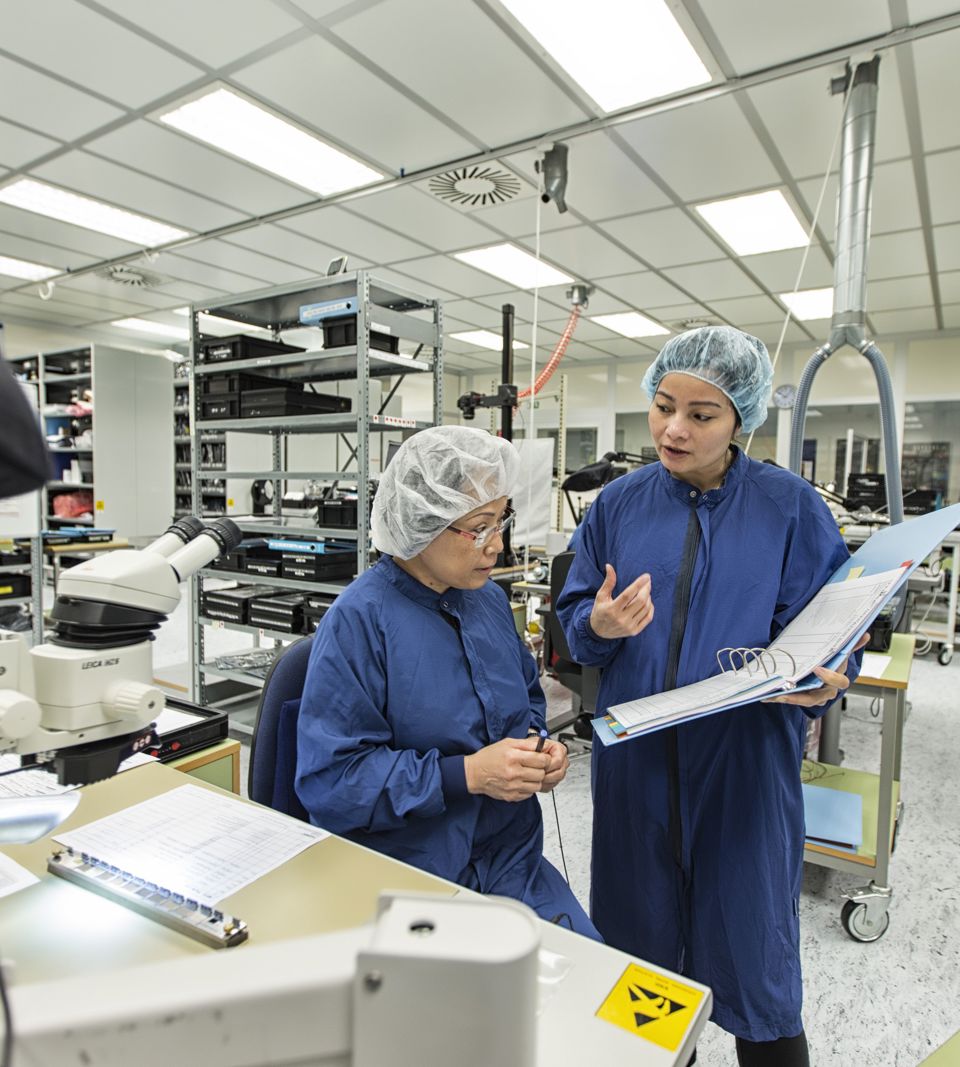 Terma employee working in electronics manufacturing.