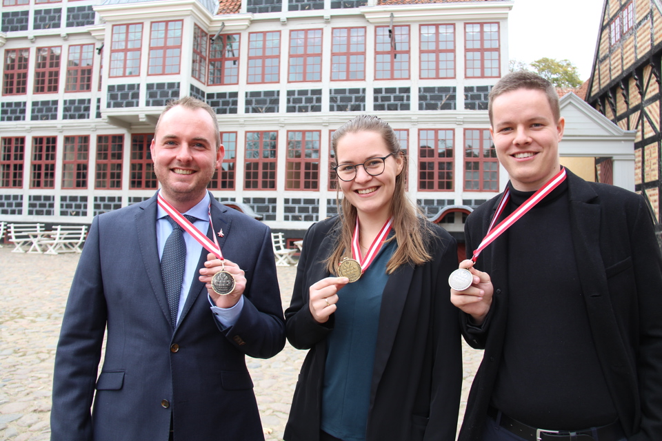 Medals for three Terma apprentices