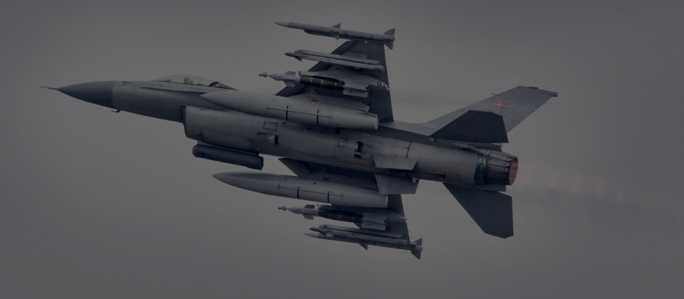 General Dynamics f-16 Fighting Falcon in the air.