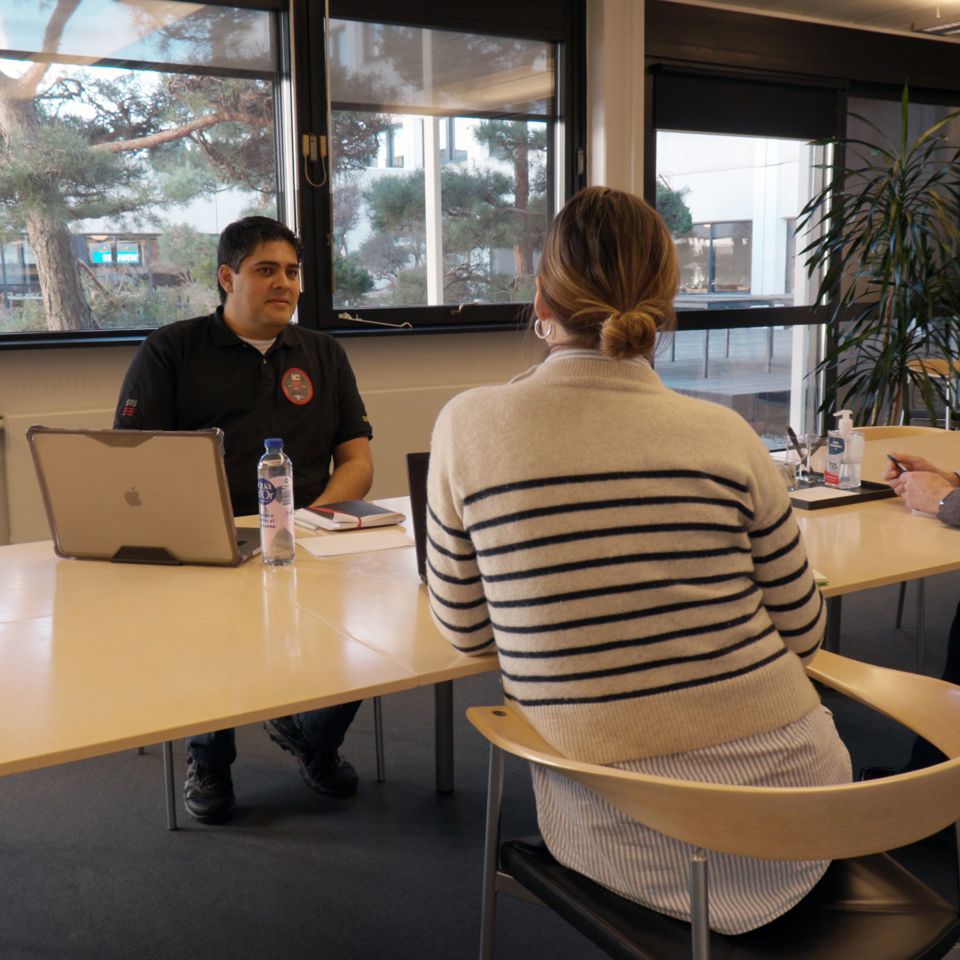Terma employees sitting and talking.